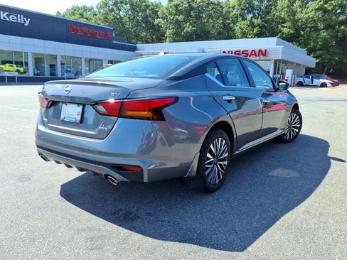 Used 2024 Nissan Altima 2.5 SV w/ SV Premium Package AWD/4WD image 5