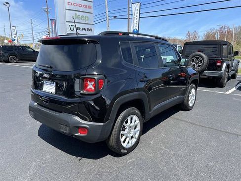 Certified 2023 Jeep Renegade Latitude w/ Sun/Sound Group AWD/4WD image 3
