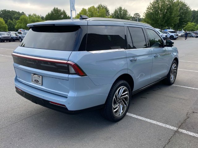 New 2027 Lincoln Navigator Reserve AWD/4WD image 30