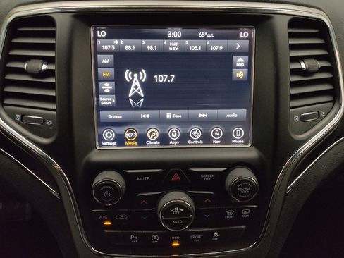 Used 2018 Jeep Grand Cherokee Limited w/ Luxury Group II image 25