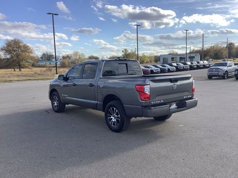 Used 2024 Nissan Titan SV image 5