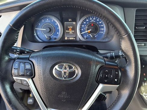 Used 2015 Toyota Sienna XLE image 18