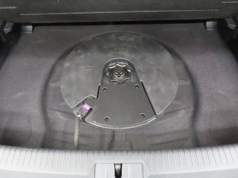 Used 2016 Volkswagen Golf R 4-Door image 30