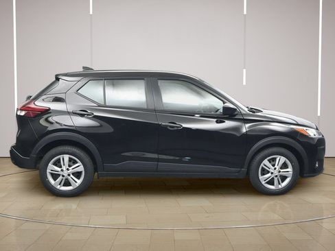 Used 2025 Nissan Kicks Play S FWD image 8