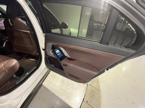 Used 2023 BMW i7 xDrive60 w/ Executive Package 2 AWD/4WD image 75