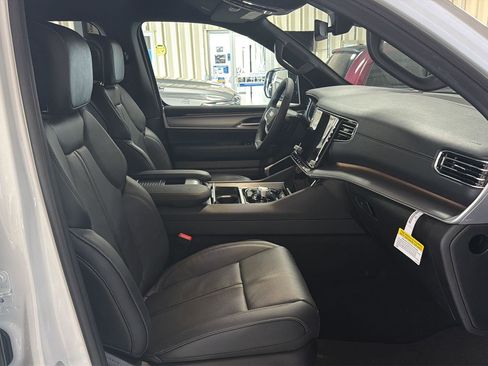 New 2026 Jeep Grand Wagoneer Limited AWD/4WD image 16