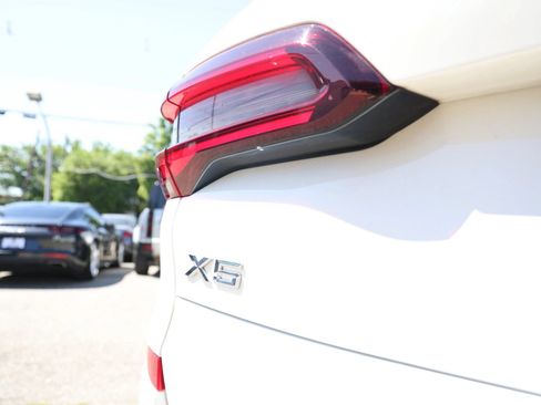 Used 2021 BMW X5 xDrive40i w/ M Sport Package AWD/4WD image 44