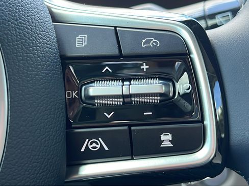 New 2026 Kia Carnival EX FWD image 24