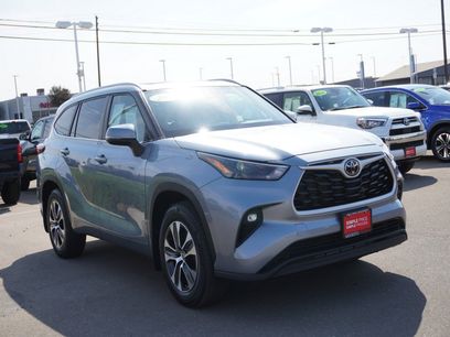 Used 2023 Toyota Highlander XLE