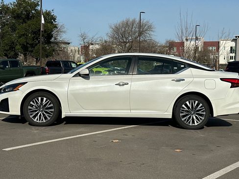 Certified 2023 Nissan Altima 2.5 SV w/ SV Premium Package image 7