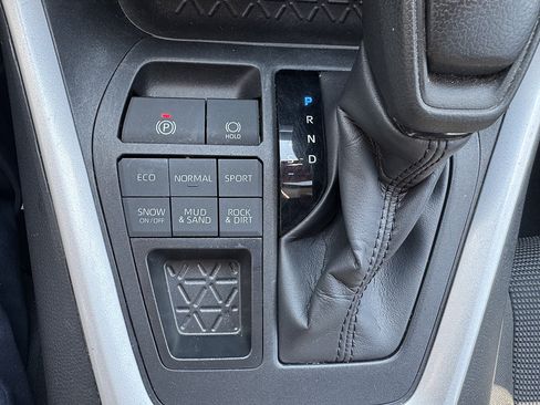 Used 2024 Toyota RAV4 LE AWD/4WD image 18