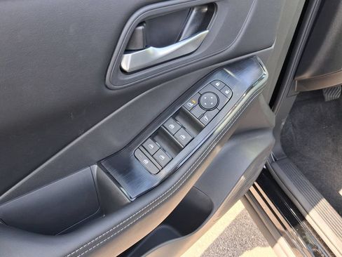 Used 2026 Nissan Rogue SV FWD image 16