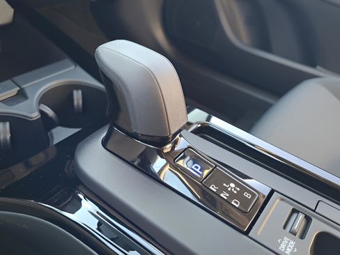 New 2026 Toyota Prius LE FWD image 15