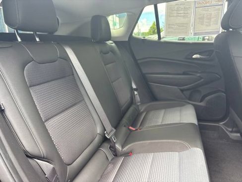 Used 2025 Chevrolet Trax LT FWD image 12