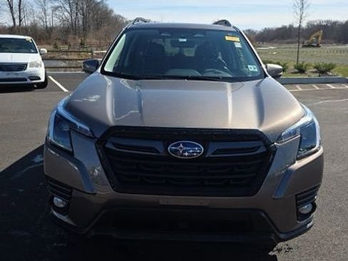 Used 2023 Subaru Forester Limited image 2