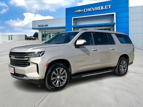 Used 2021 Chevrolet Suburban LT w/ LT Signature Package image 1