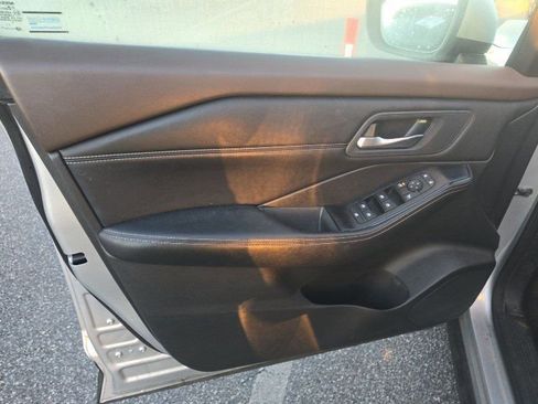 Used 2023 Nissan Rogue SV w/ SV Premium B Package image 8