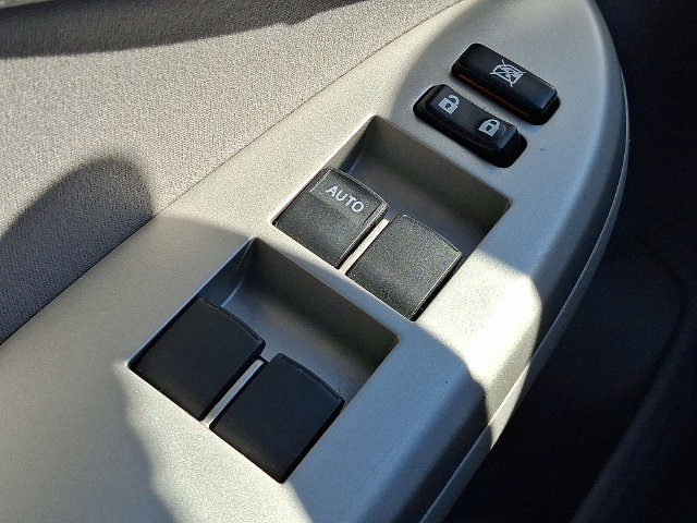 Used 2012 Toyota Corolla LE FWD image 23