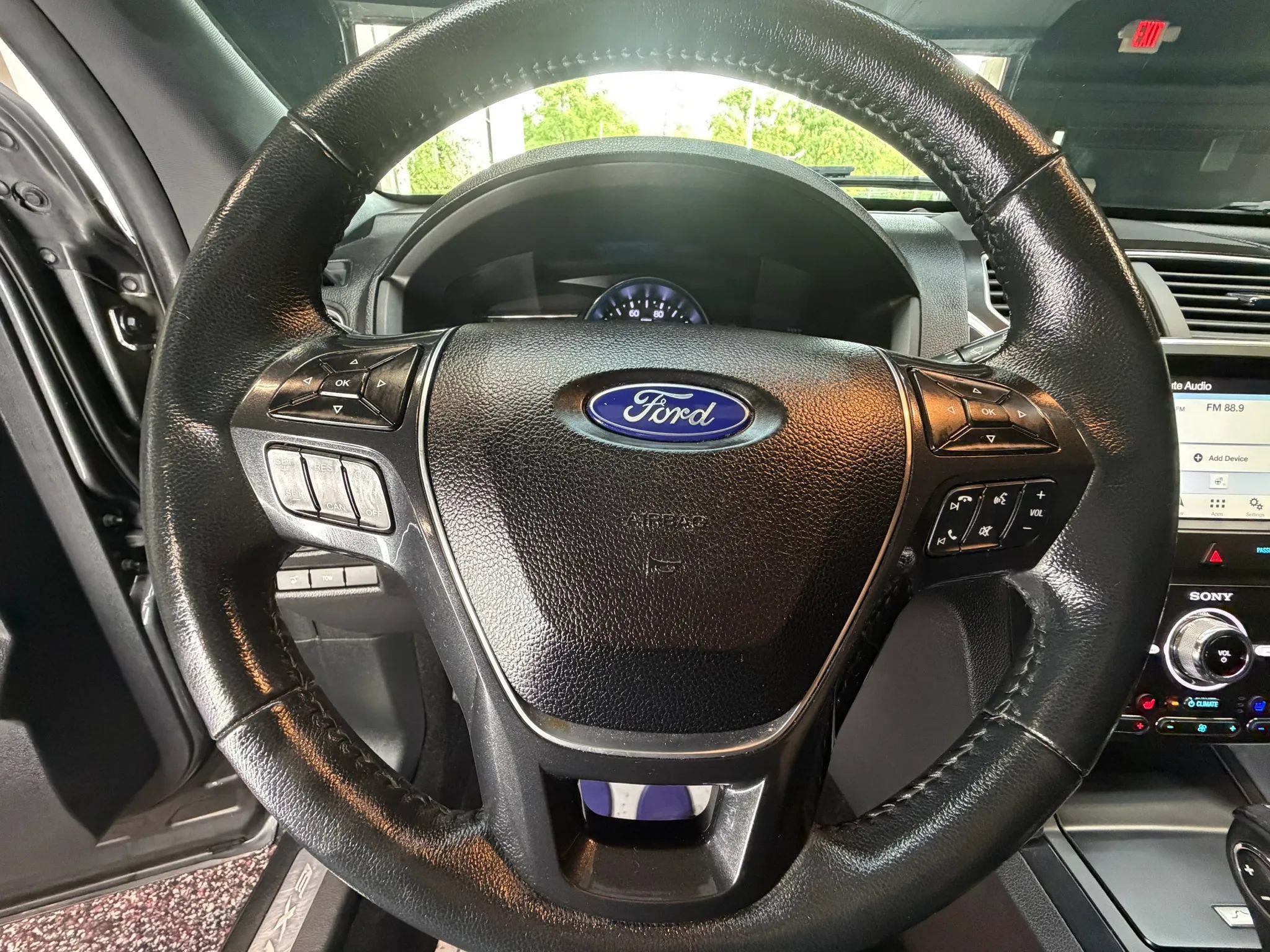 Used 2019 Ford Explorer Limited w/ Class III Trailer Tow Package FWD image 18