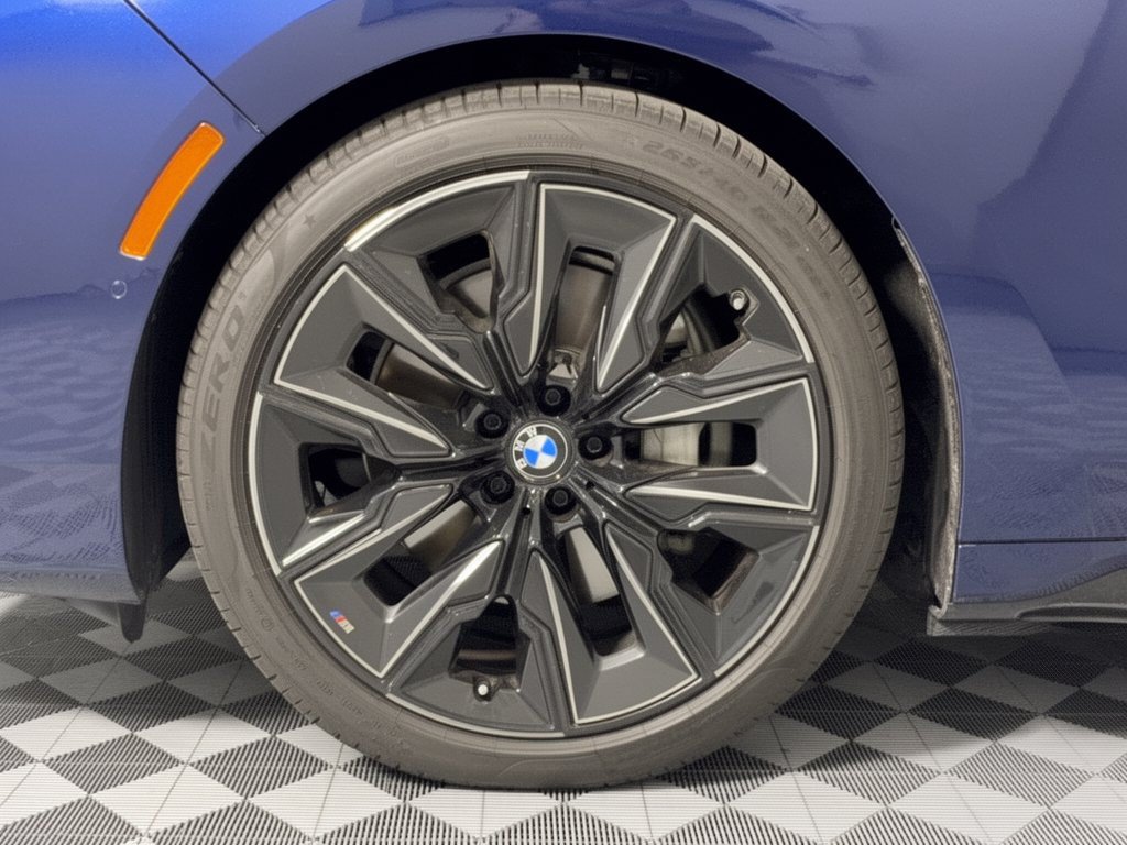 Used 2023 BMW i7 xDrive60 AWD/4WD image 13