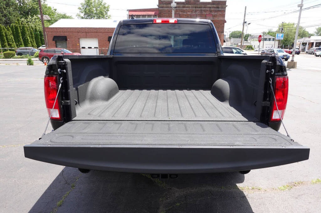 Used 2022 RAM 1500 Classic SLT w/ Electronics Convenience Group AWD/4WD image 26