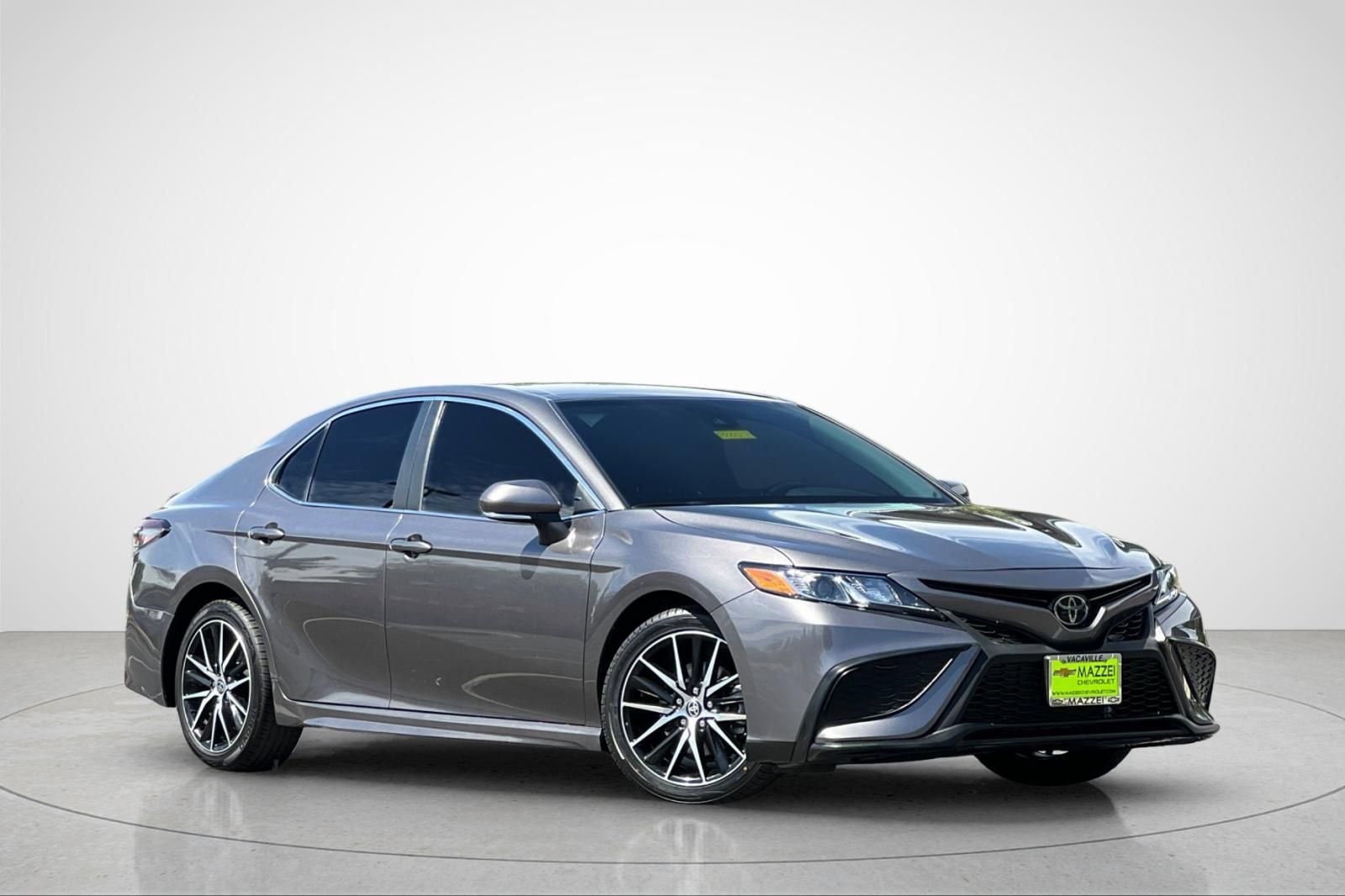 Used 2024 Toyota Camry SE FWD image 2