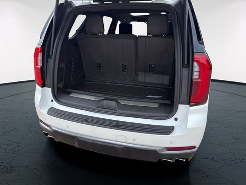 Used 2025 GMC Yukon Denali Ultimate AWD/4WD image 8