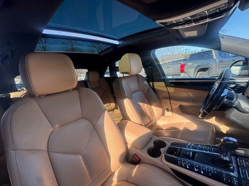 Used 2017 Porsche Macan S image 25