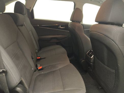 Used 2020 Kia Sorento LX AWD/4WD image 19
