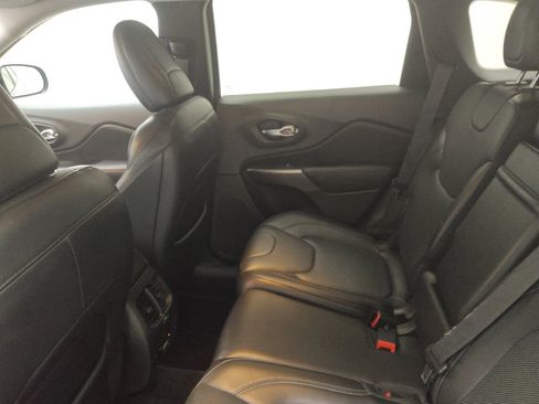 Used 2019 Jeep Cherokee Limited w/ Luxury Group FWD image 18
