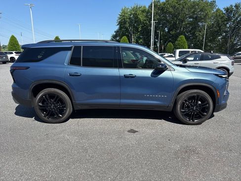 Used 2025 Chevrolet Traverse LT w/ Driver Confidence Package FWD image 8