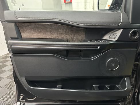Used 2021 Ford Expedition Limited AWD/4WD image 16