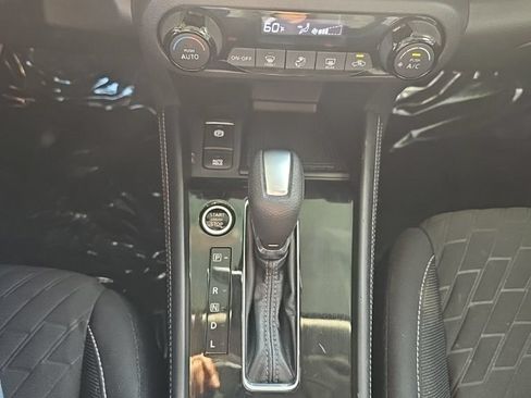 Used 2022 Nissan Kicks SV FWD image 16