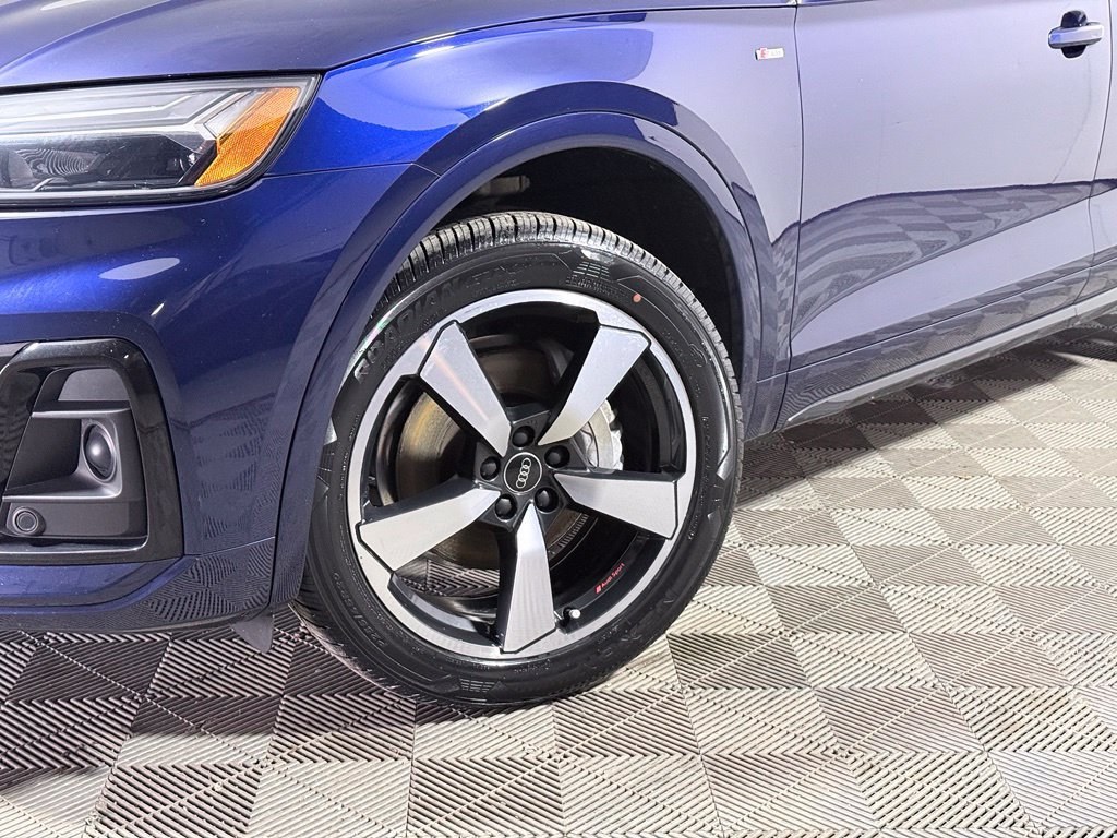 Used 2022 Audi Q5 2.0T Premium Plus w/ Premium Plus Package AWD/4WD image 2