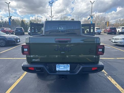 Used 2022 Jeep Gladiator Sport AWD/4WD image 10