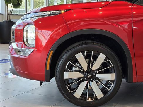 New 2026 Mitsubishi Outlander SEL image 5