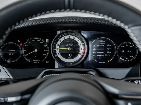 Certified 2024 Porsche 911 GT3 RWD image 17