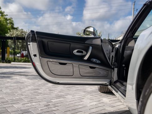 Used 2002 BMW Z8 RWD image 18