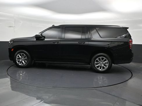 Used 2024 Chevrolet Suburban RST w/ Luxury Package RWD image 2
