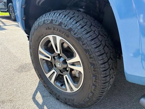 Used 2019 Toyota Tacoma TRD Sport AWD/4WD image 12