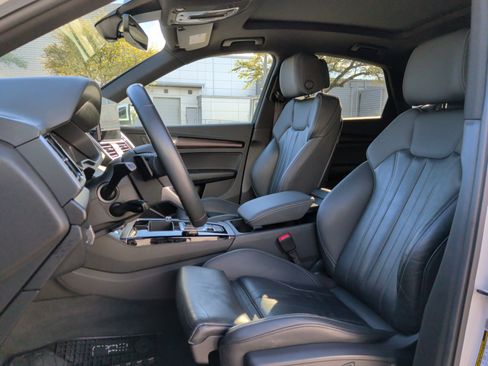 Used 2023 Audi Q5 2.0T Premium w/ Convenience Package image 16