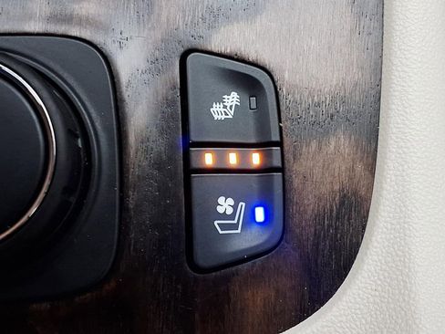 Used 2021 GMC Acadia Denali w/ Denali Technology Package image 14