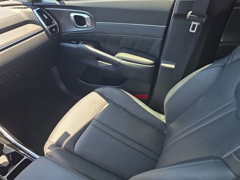 Certified 2023 Kia Sorento SX AWD/4WD image 16