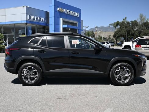New 2026 Chevrolet Trax LT w/ LPO, Blackout Package FWD image 3