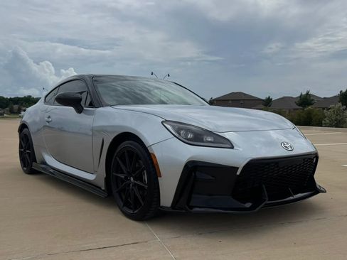 Used 2025 Toyota GR86 Premium RWD image 3