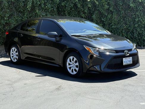 Used 2020 Toyota Corolla LE w/ Carpet Mat Package (TMS) FWD image 3