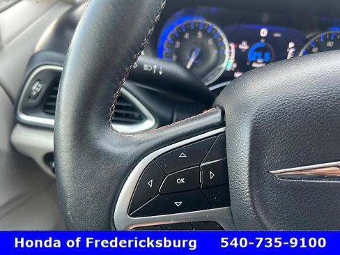 Used 2017 Chrysler Pacifica Touring-L Plus FWD image 16