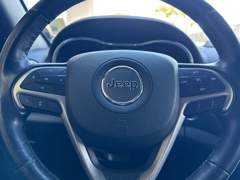 Used 2020 Jeep Grand Cherokee Altitude AWD/4WD image 23