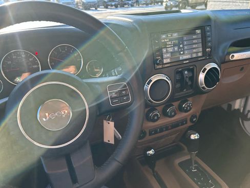 Used 2017 Jeep Wrangler Unlimited Rubicon w/ Dual Top Group image 24