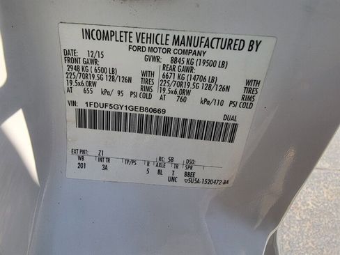 Used 2016 Ford F550 2WD Regular Cab Super Duty image 32